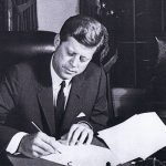 Pháp lệnh số 11110 do tổng thống Kennedy ký là bản án tử hình của ông